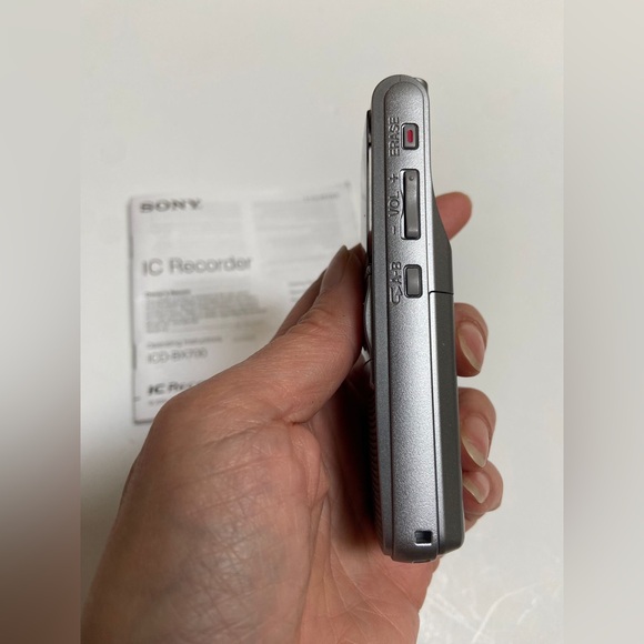 Sony ICD bx700 280 hours of recording time (LP mode)
1 GB Flash Memory - Picture 8 of 8